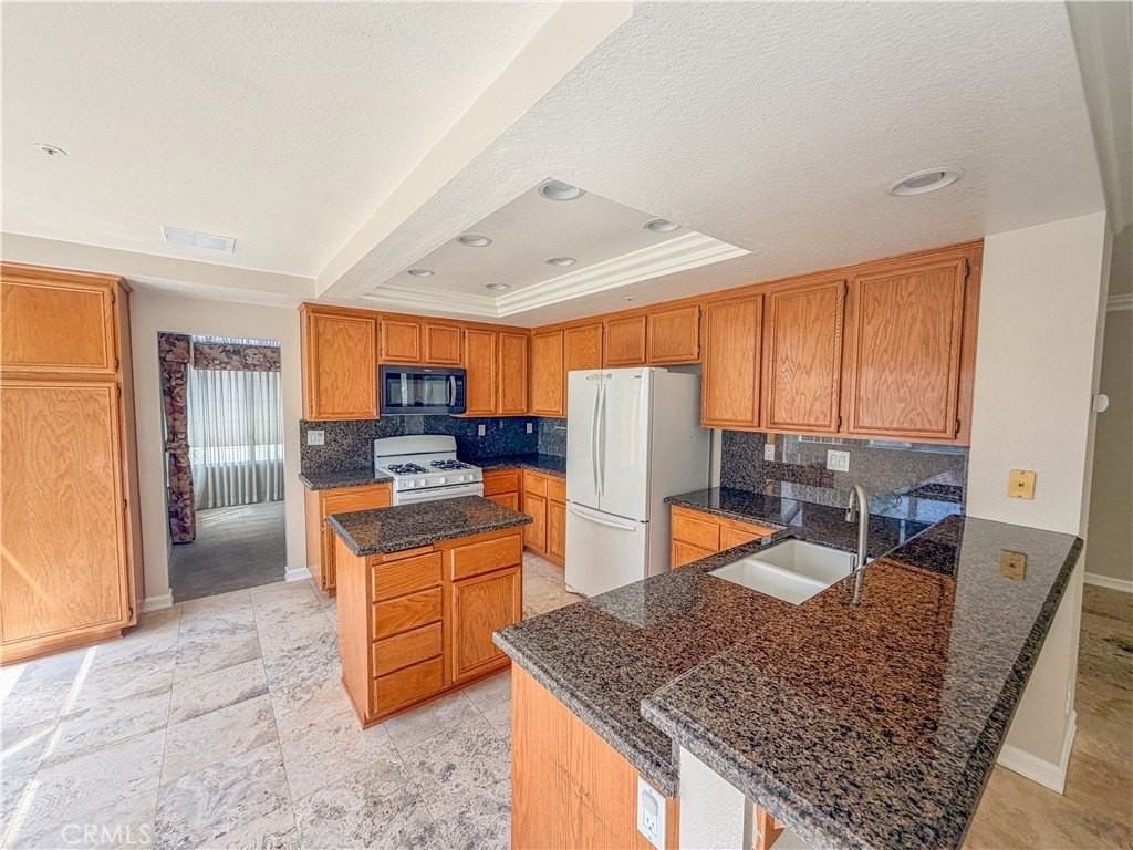 6588 Bradford Ct - Photo 5 of 19