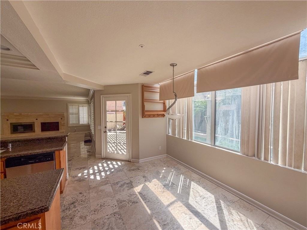 6588 Bradford Ct - Photo 6 of 19