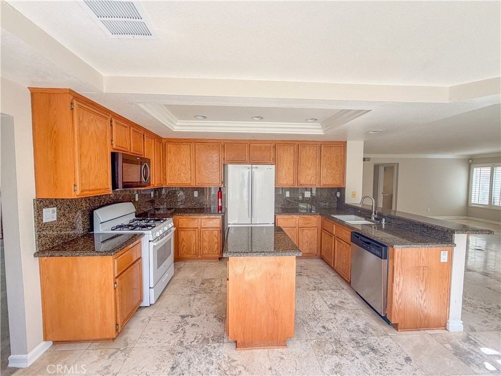 6588 Bradford Ct - Photo 7 of 19