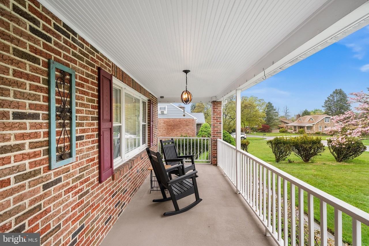 326 E Wayne Ave - Photo 3 of 24