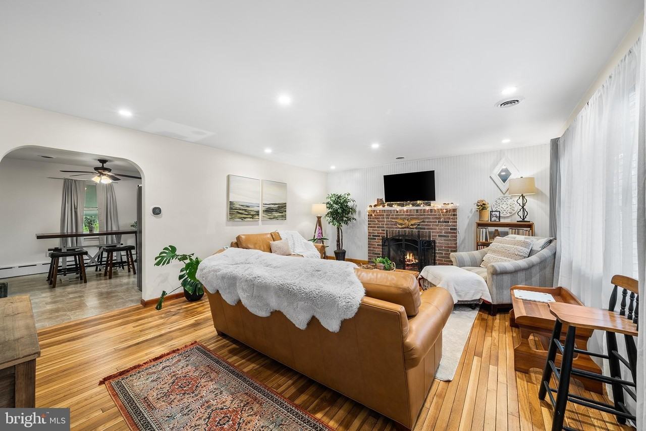 326 E Wayne Ave - Photo 4 of 24