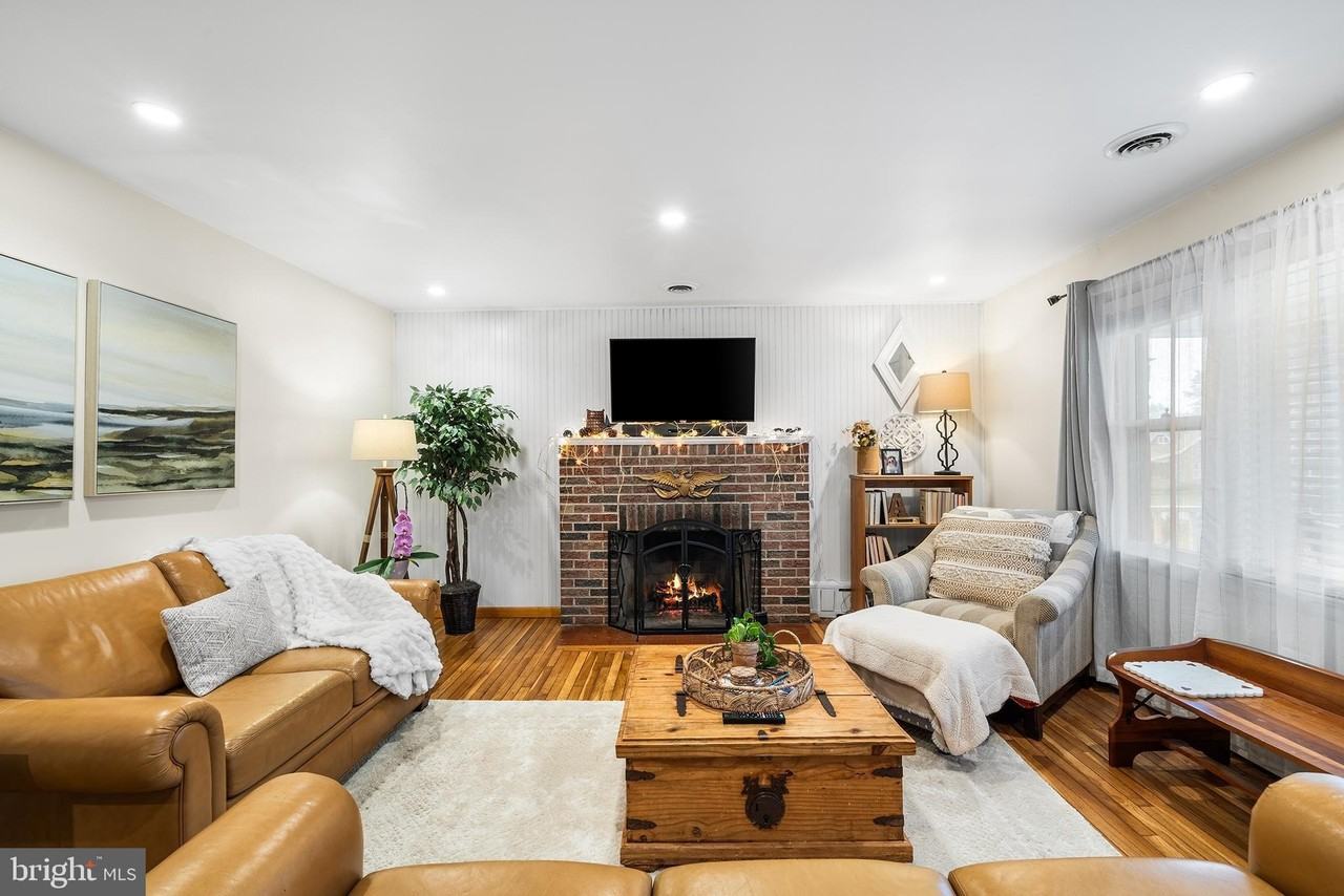 326 E Wayne Ave - Photo 5 of 24