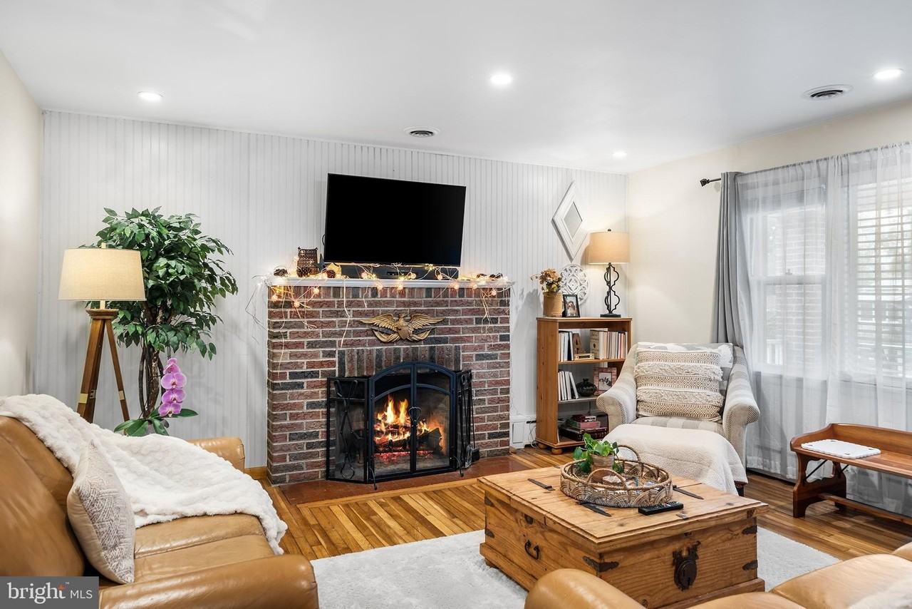 326 E Wayne Ave - Photo 6 of 24