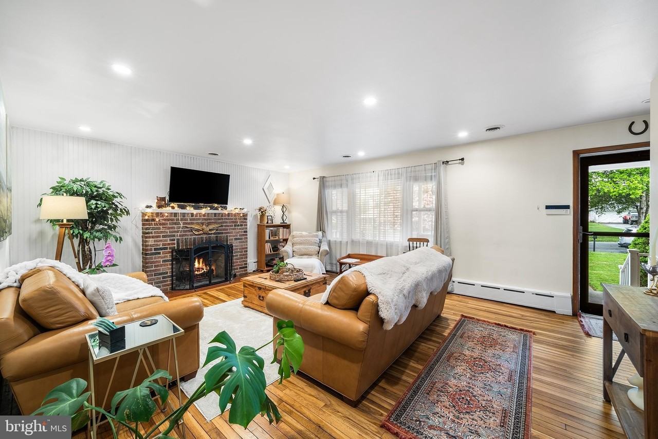 326 E Wayne Ave - Photo 7 of 24