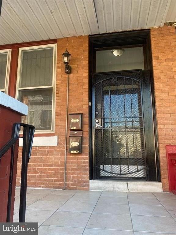 1914 W Berks St #A - Photo 3 of 18