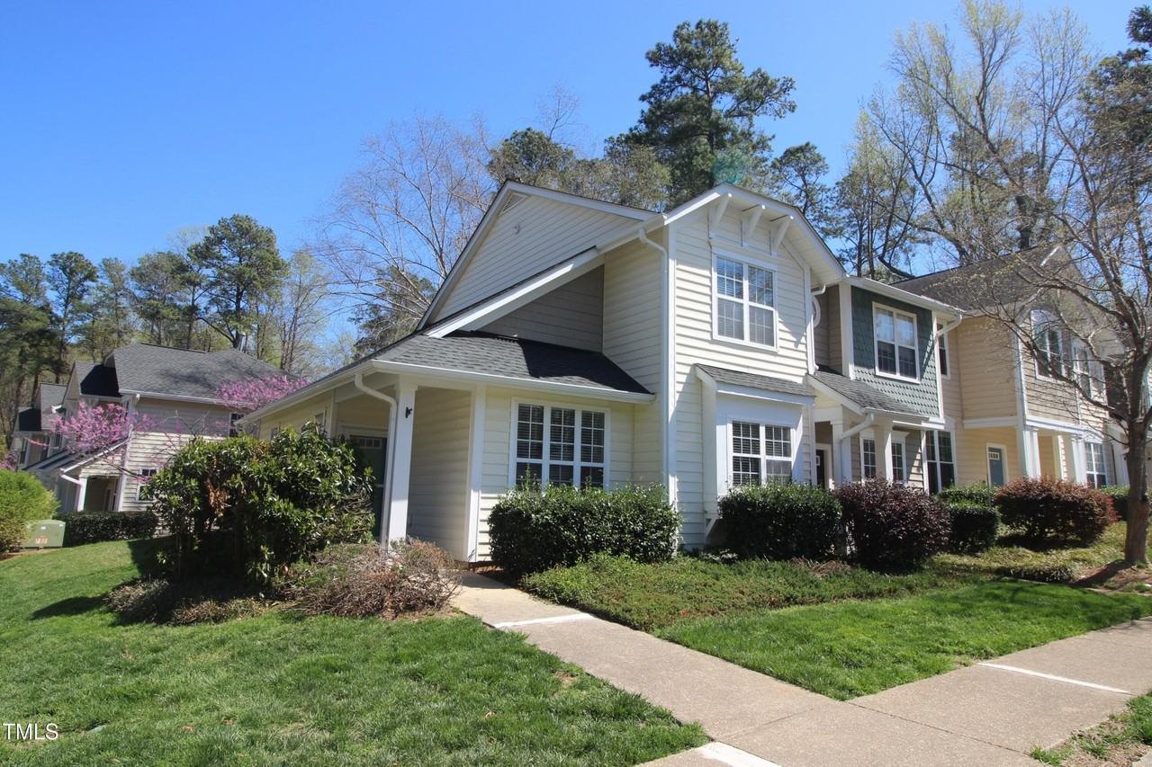 2201 Valley Haven Dr - Photo 2 of 16