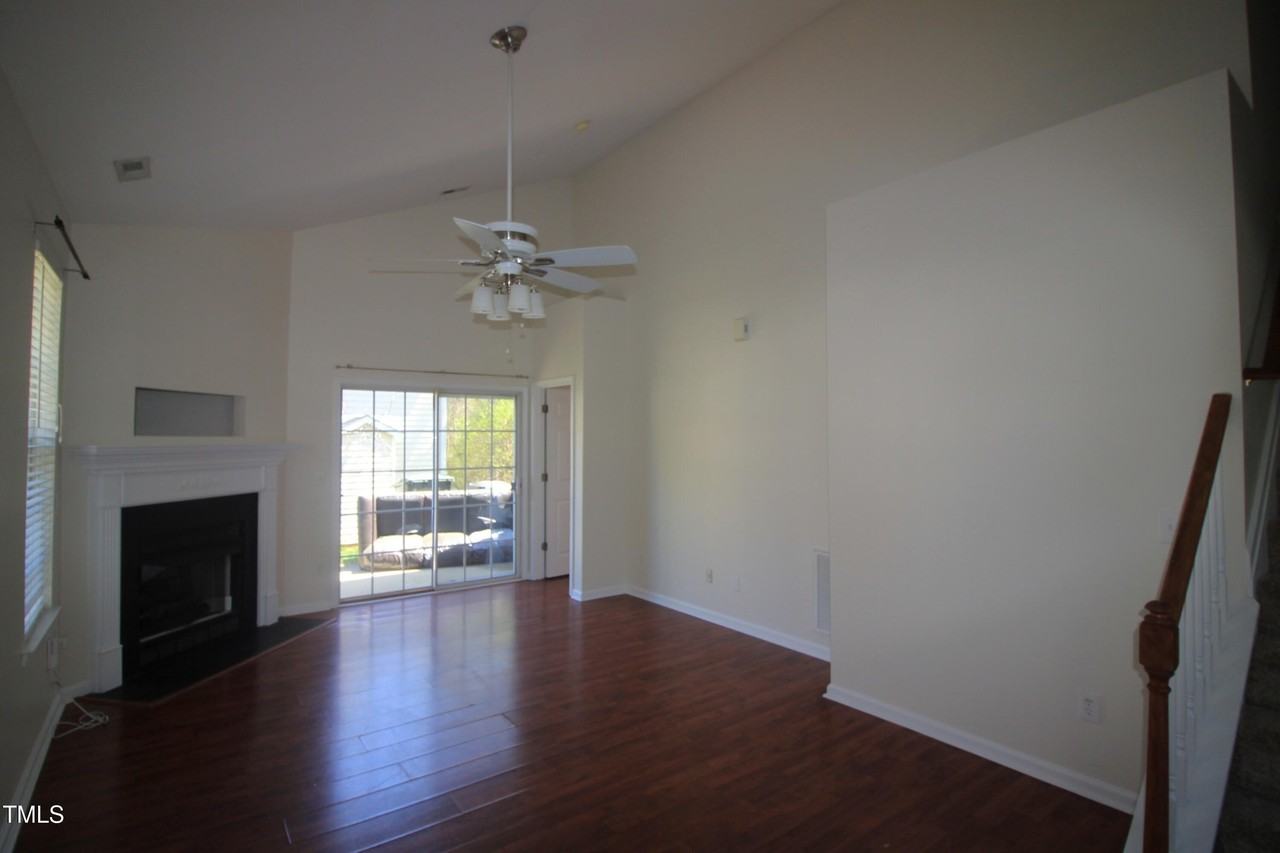 2201 Valley Haven Dr - Photo 3 of 16