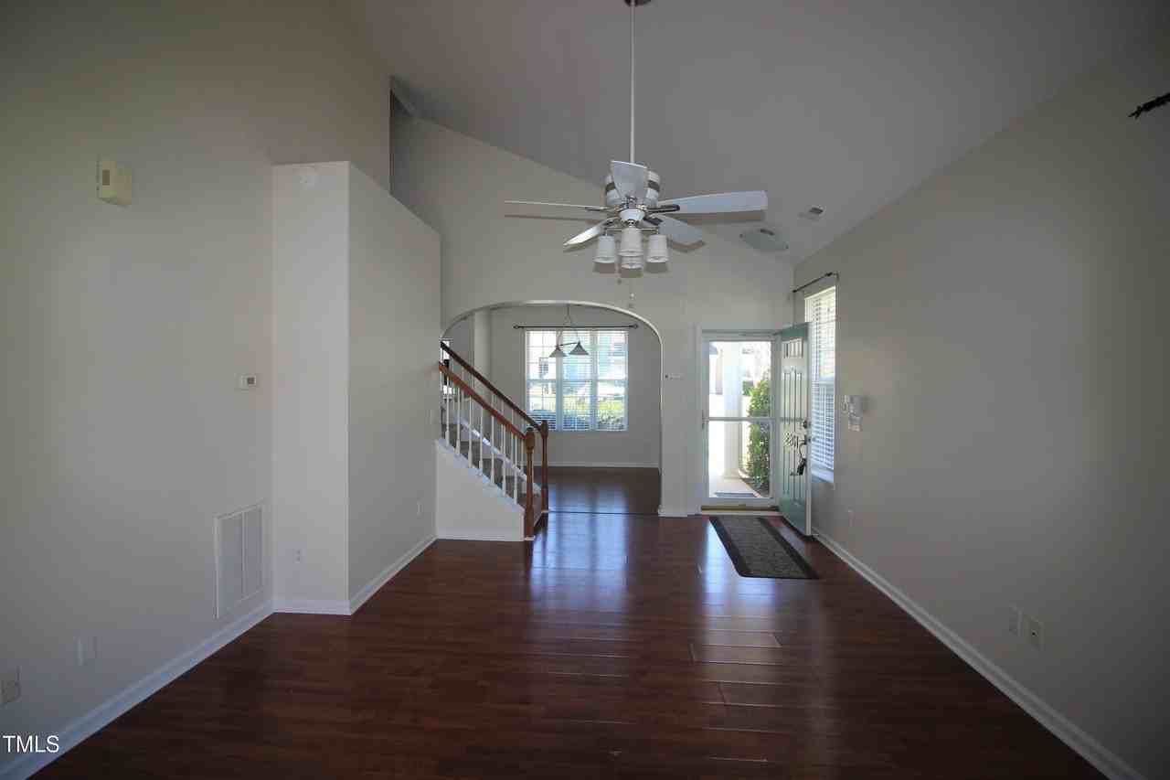 2201 Valley Haven Dr - Photo 5 of 16