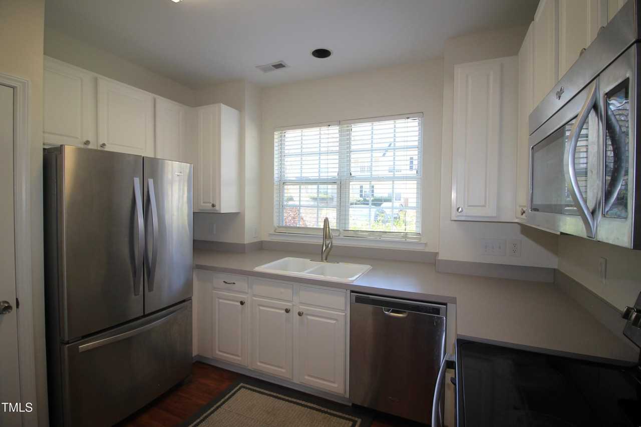 2201 Valley Haven Dr - Photo 7 of 16