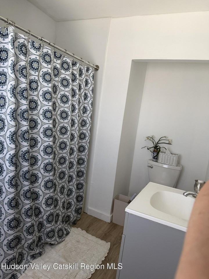 129 Main St #3 - Photo 4 of 8