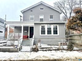 featured image of 128 Franklin St #1stFL