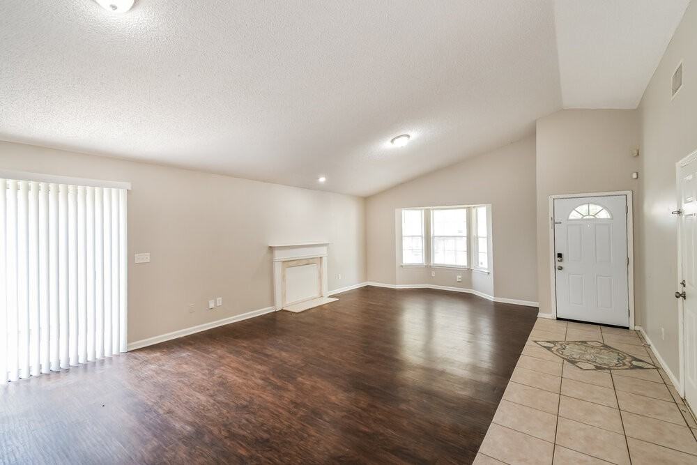 10725 Meadow Lea Dr - Photo 3 of 16