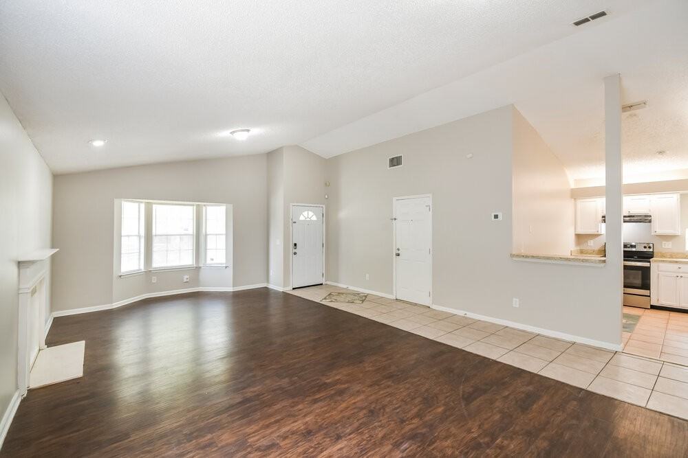 10725 Meadow Lea Dr - Photo 4 of 16