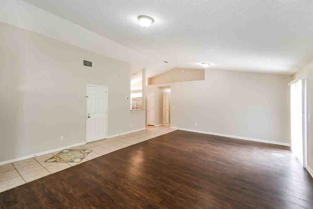 10725 Meadow Lea Dr - Photo 5 of 16