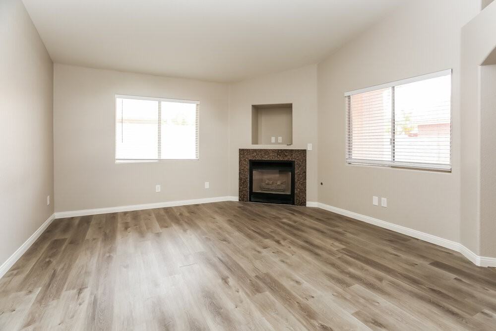 504 Stonehurst Dr - Photo 3 of 16