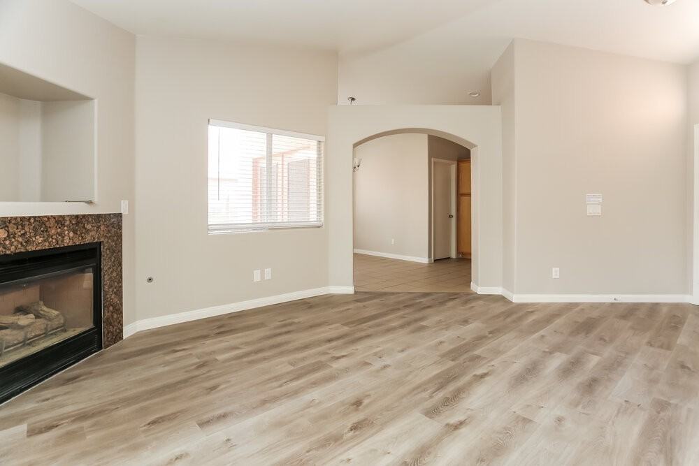 504 Stonehurst Dr - Photo 4 of 16