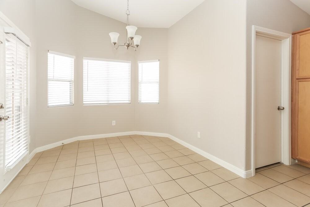 504 Stonehurst Dr - Photo 5 of 16