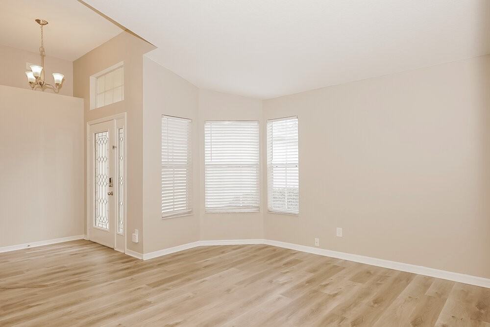 100 Bluebrook Ct - Photo 4 of 16