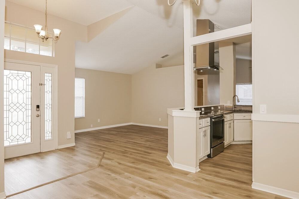 100 Bluebrook Ct - Photo 5 of 16