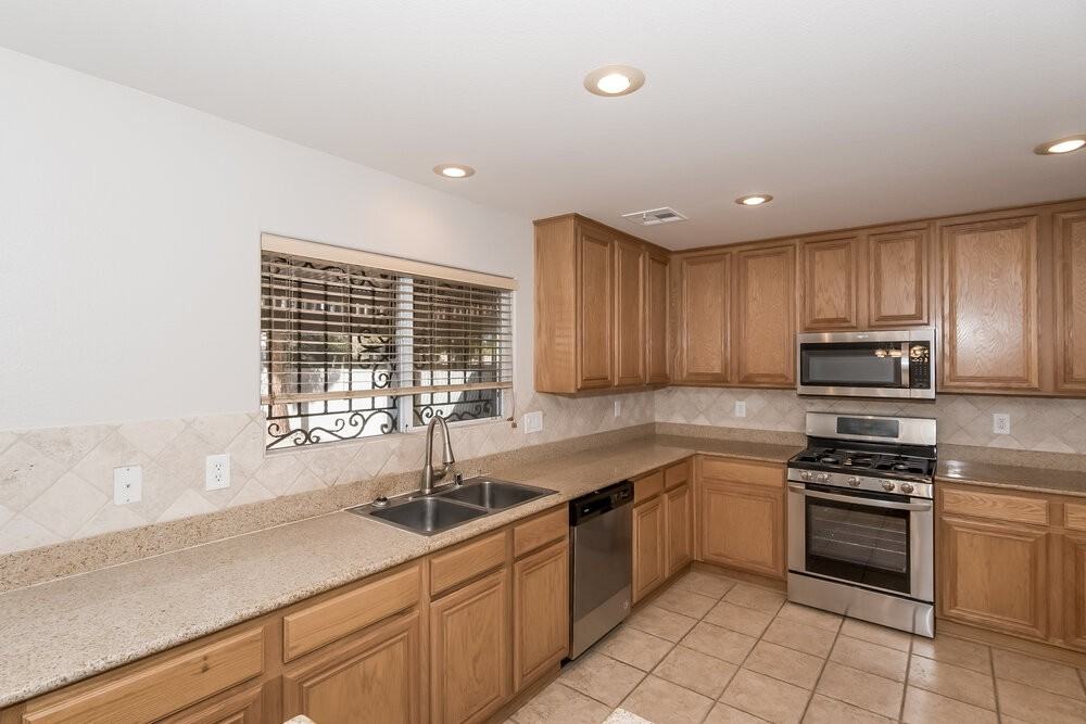 3971 Diamond Gem Ct - Photo 5 of 15