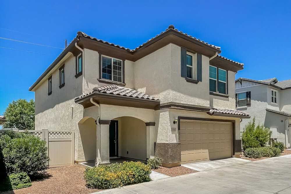 825 S Swallow Ln - Photo 4 of 17