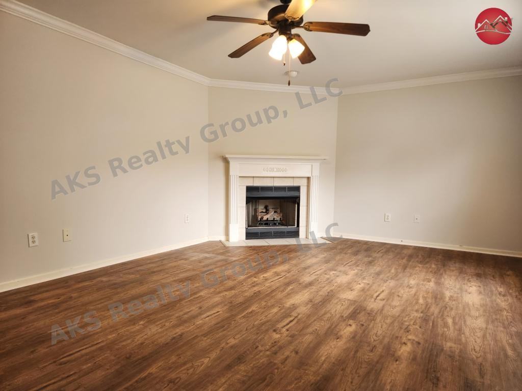 1090 Thompson Rd - Photo 2 of 17