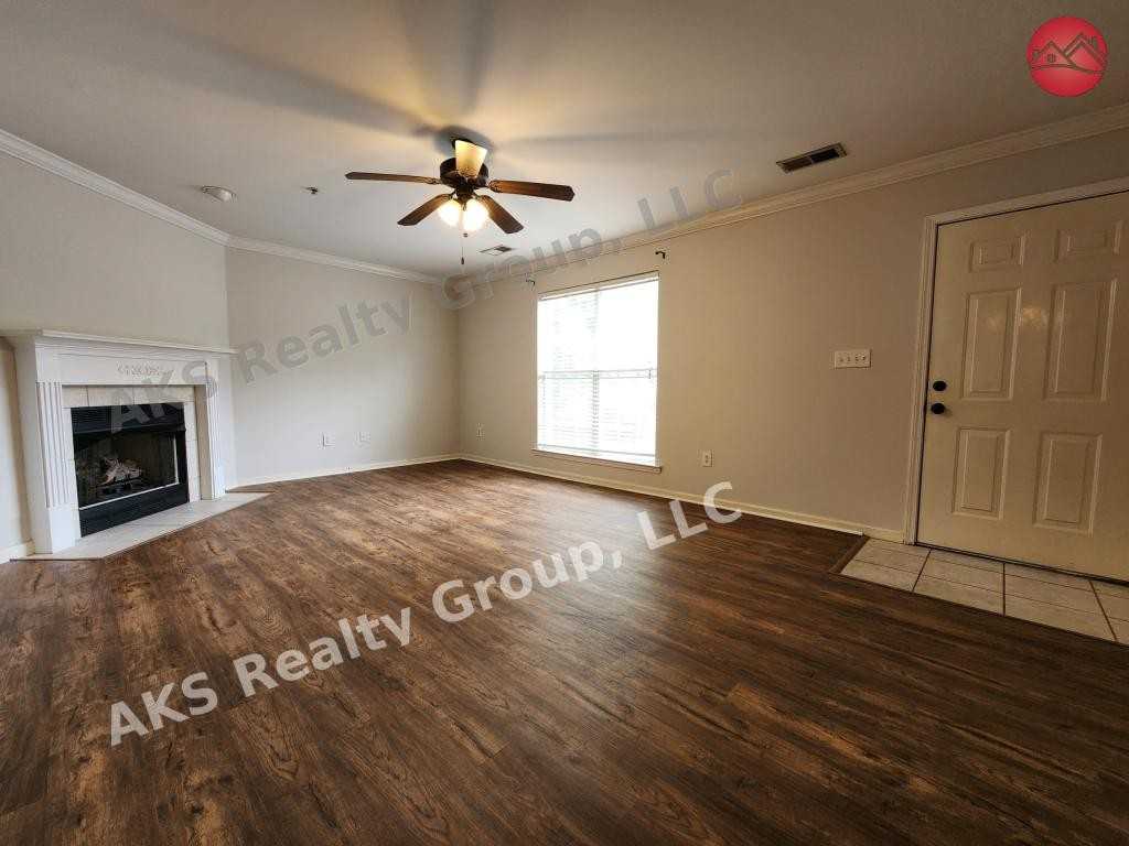 1090 Thompson Rd - Photo 3 of 17