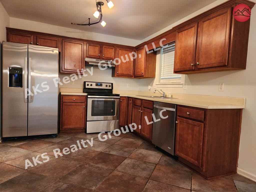 1090 Thompson Rd - Photo 4 of 17