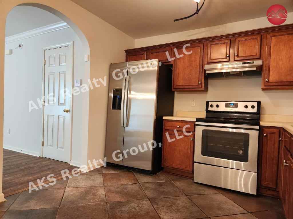 1090 Thompson Rd - Photo 5 of 17