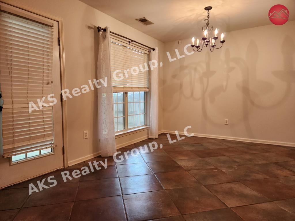 1090 Thompson Rd - Photo 6 of 17