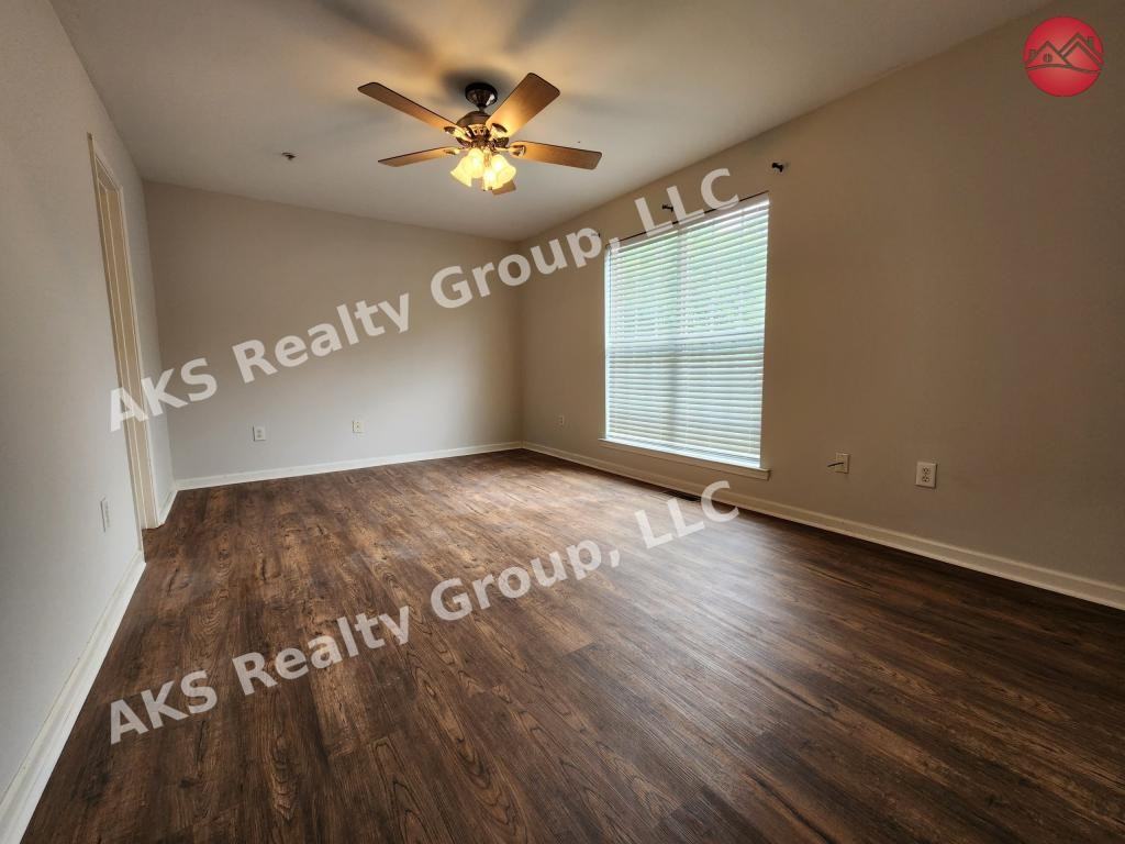 1090 Thompson Rd - Photo 7 of 17