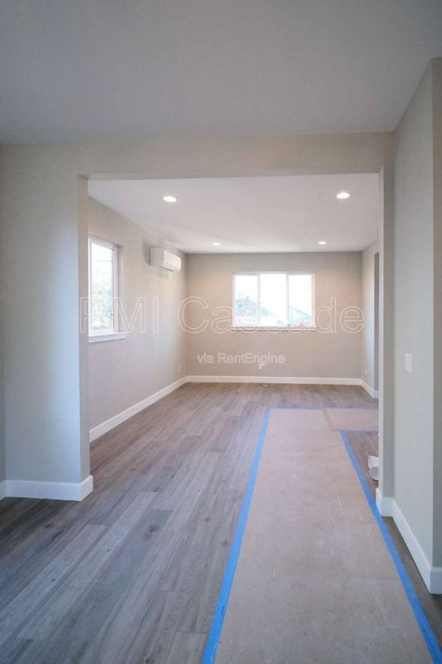 933 S Sprague Ave - Photo 3 of 3