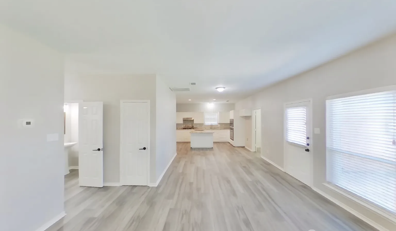 8402 Manchester Dr - Photo 2 of 11