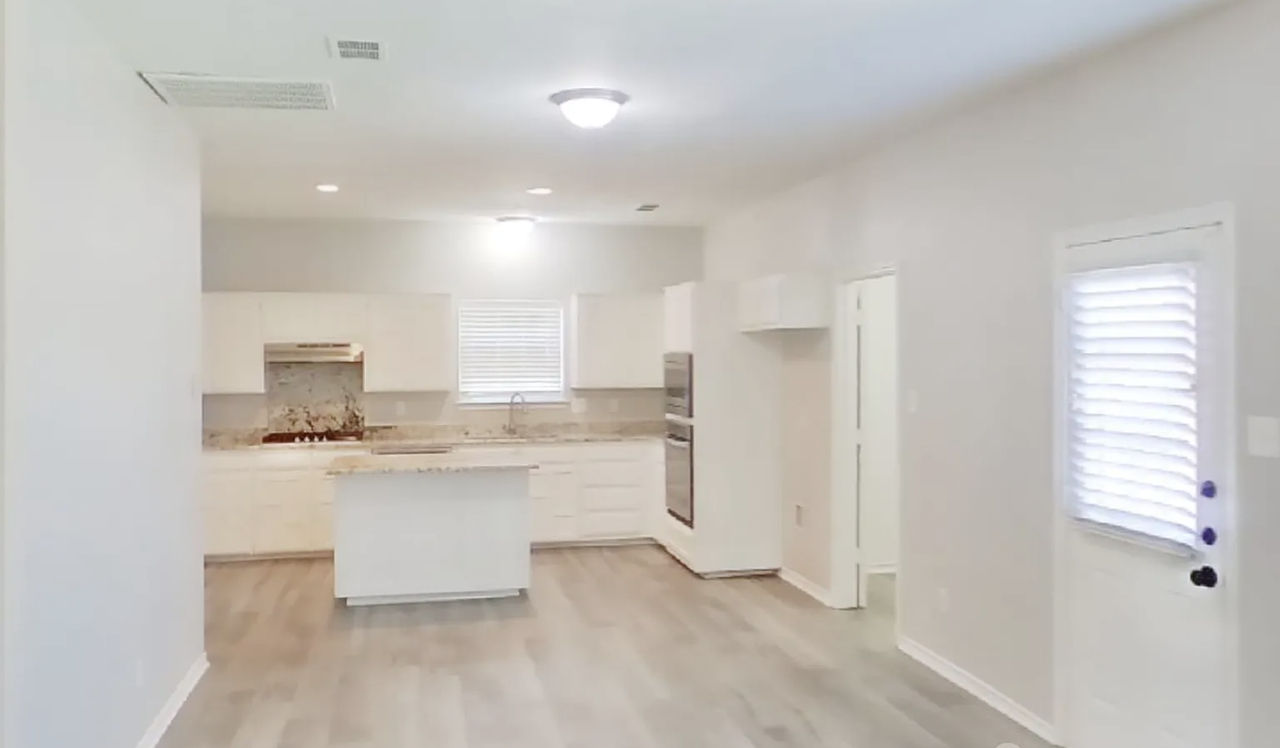 8402 Manchester Dr - Photo 7 of 11