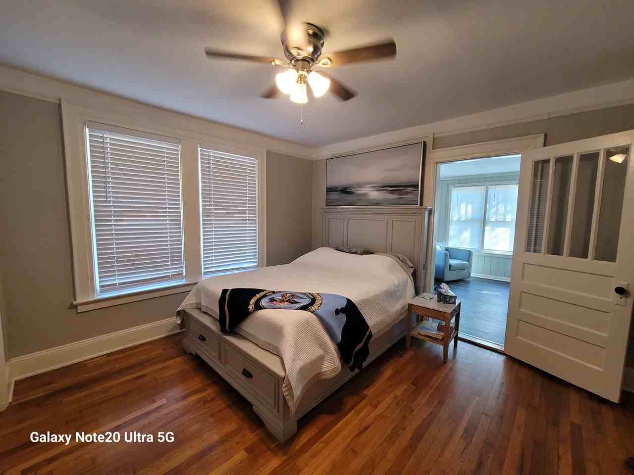 2224 Winona Ave - Photo 5 of 18