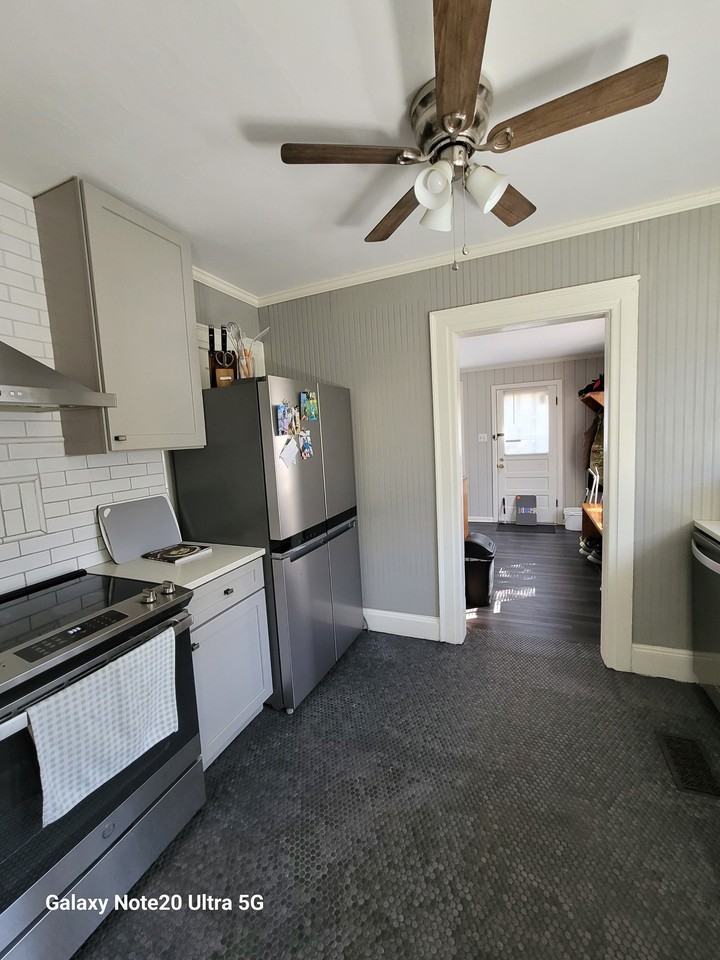 2224 Winona Ave - Photo 6 of 18