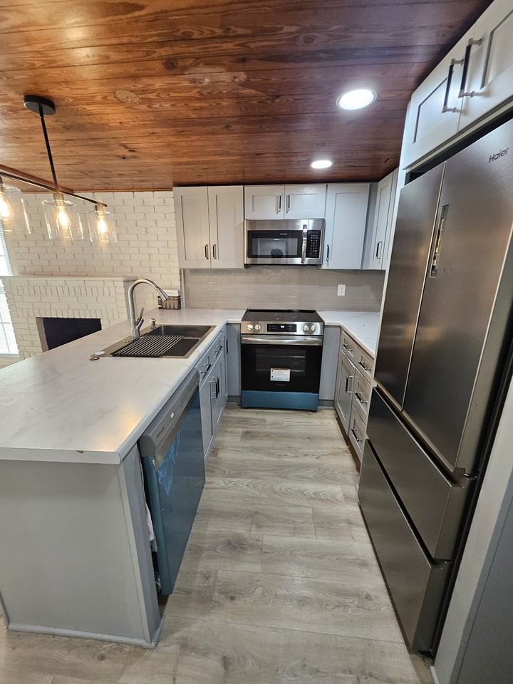 3200 51st Ave N - Photo 4 of 8