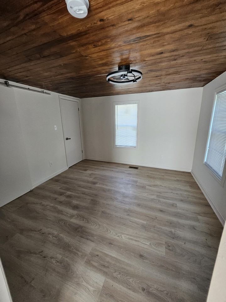 3200 51st Ave N - Photo 7 of 8