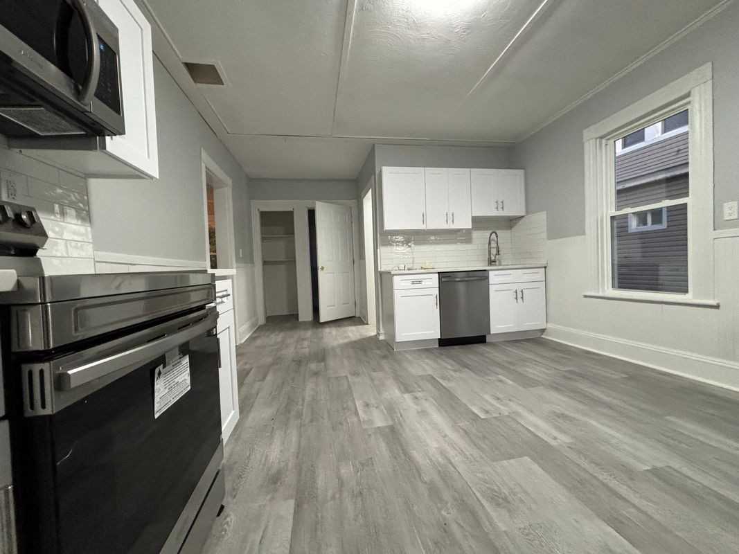 1158 Howard Ave - Photo 2 of 15