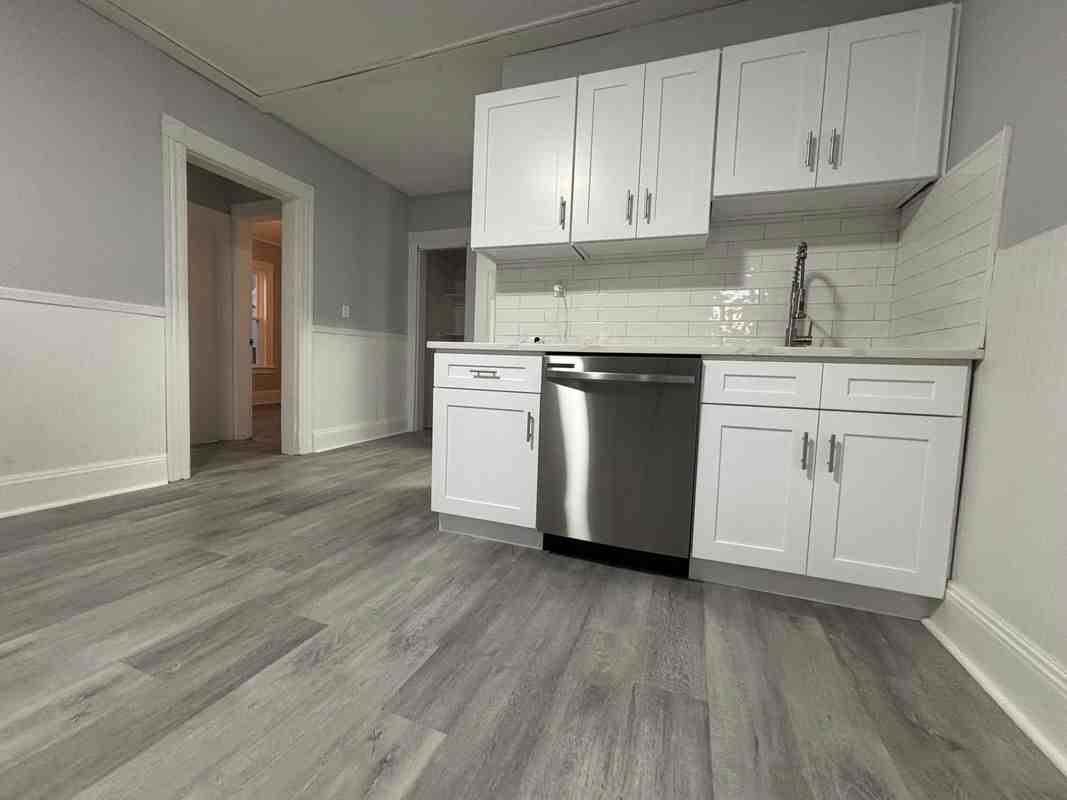 1158 Howard Ave - Photo 4 of 15