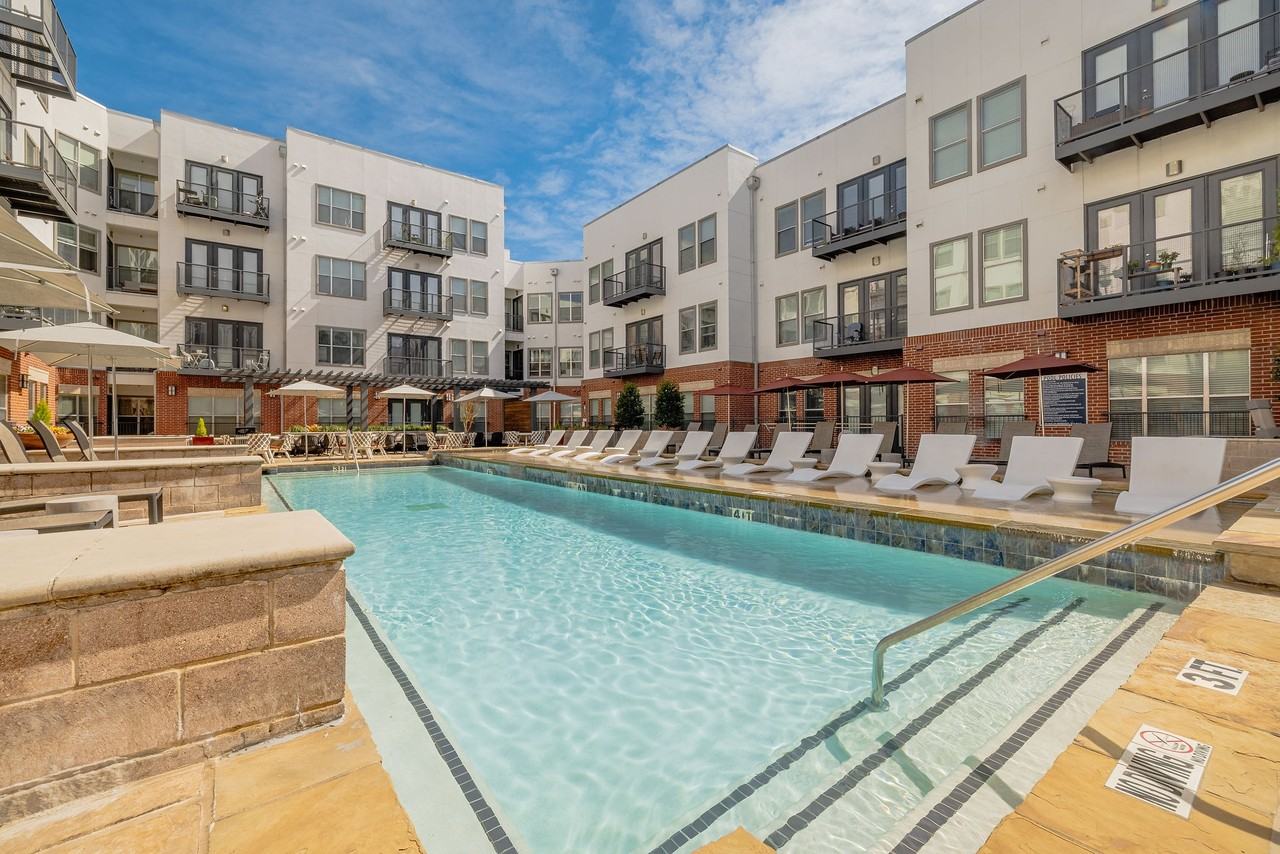 2929 Wycliff - Photo 2 of 30