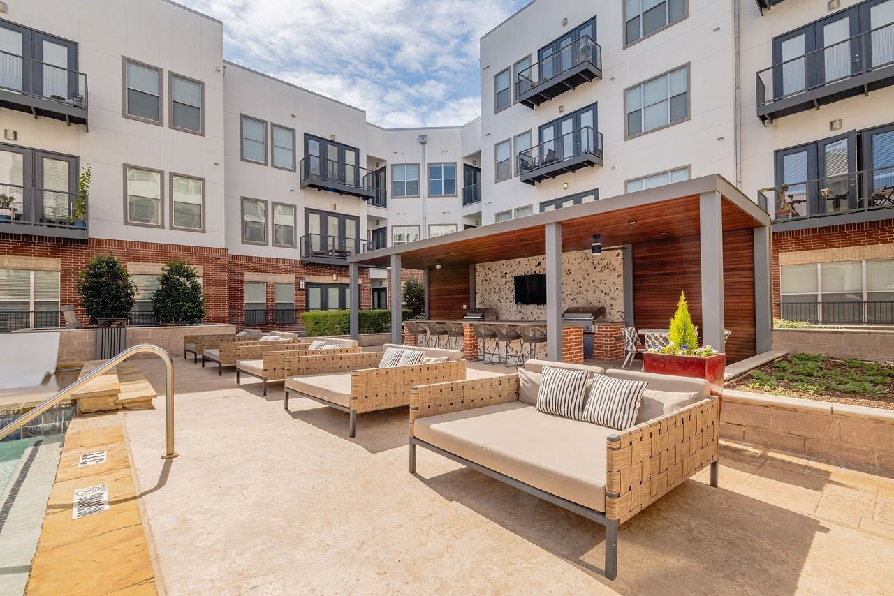 2929 Wycliff - Photo 3 of 30