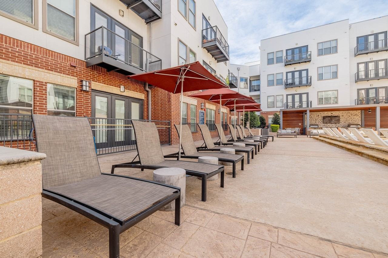 2929 Wycliff - Photo 4 of 30