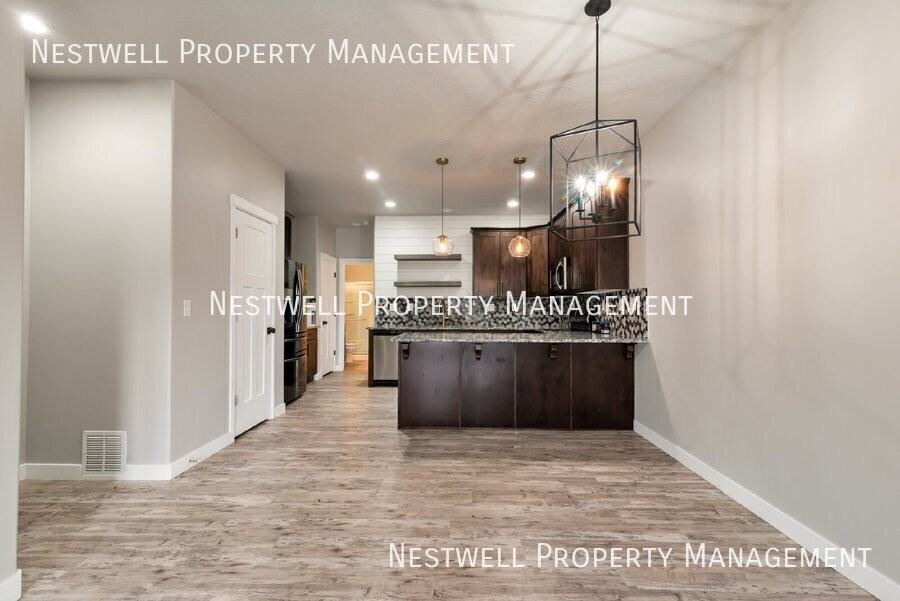 323 N 725 E - Photo 3 of 22