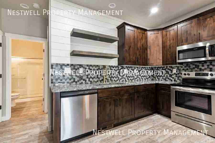 323 N 725 E - Photo 5 of 22