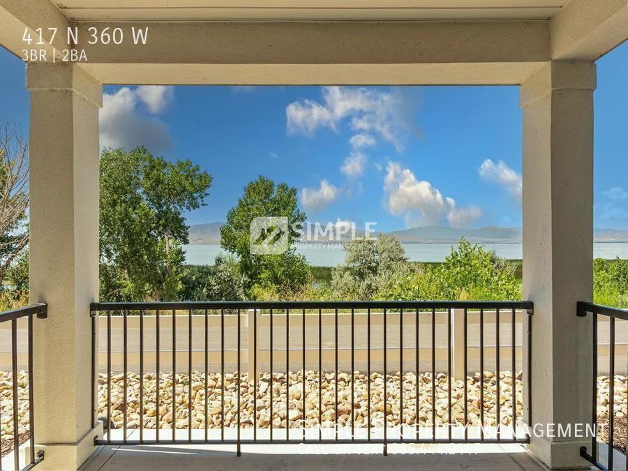 417 N 360 W - Photo 2 of 46