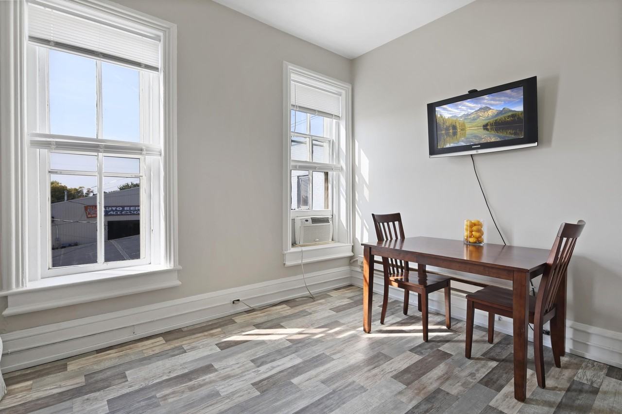 235 N Sibley Ave #4 - Photo 6 of 13