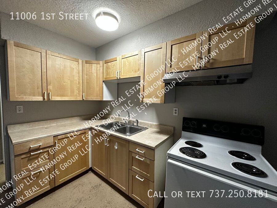 11006 1st St #A - Photo 3 of 9