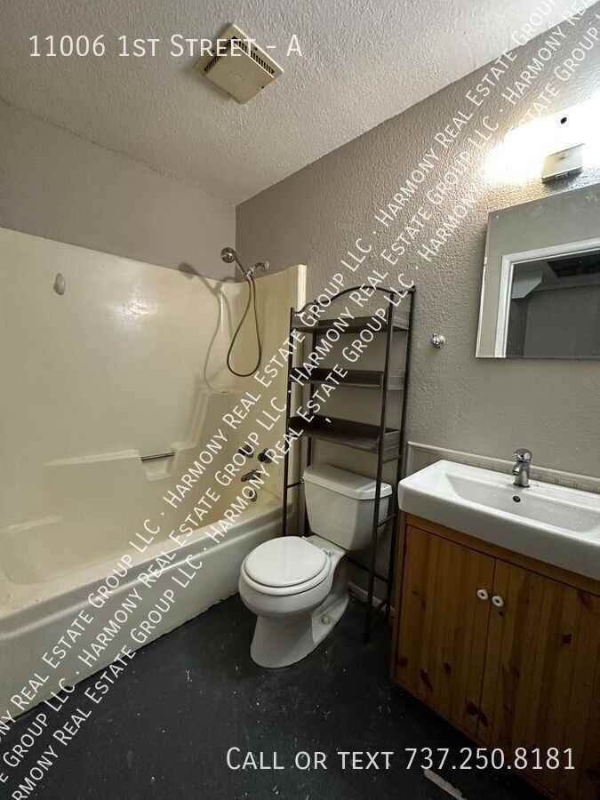 11006 1st St #A - Photo 4 of 9