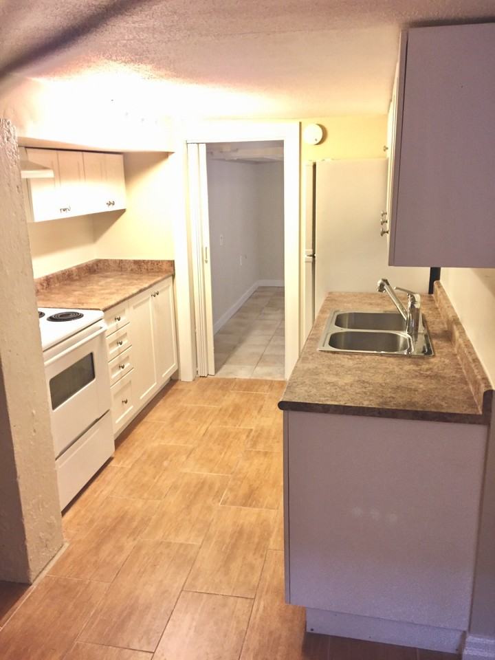 239 Queen St S #4 - Photo 2 of 6